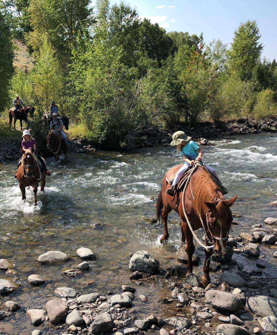 Bill Cody Ranch Hotel Екстериор снимка